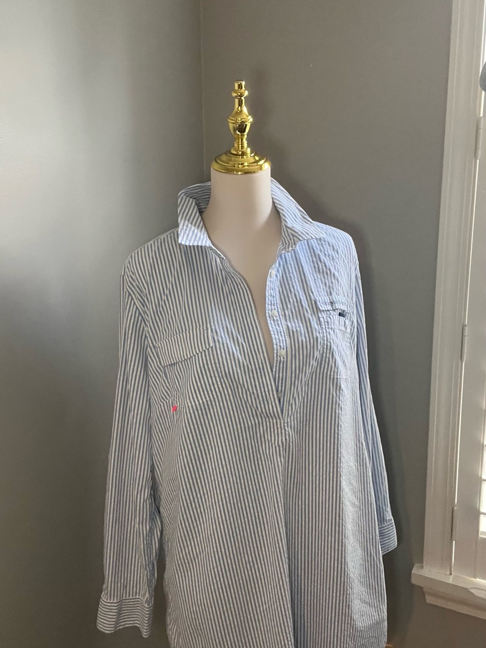 Vineyard Vines Women's Seersucker Harbor Shirt Cover-up - Picture 5 of 9